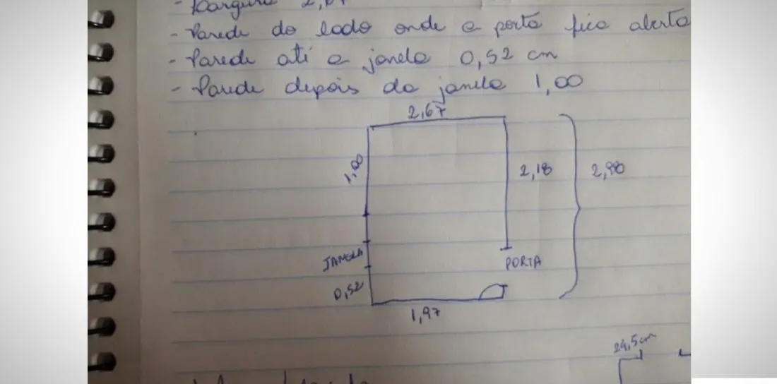 Caderno com a planta do primeiro apartamento medida à mão